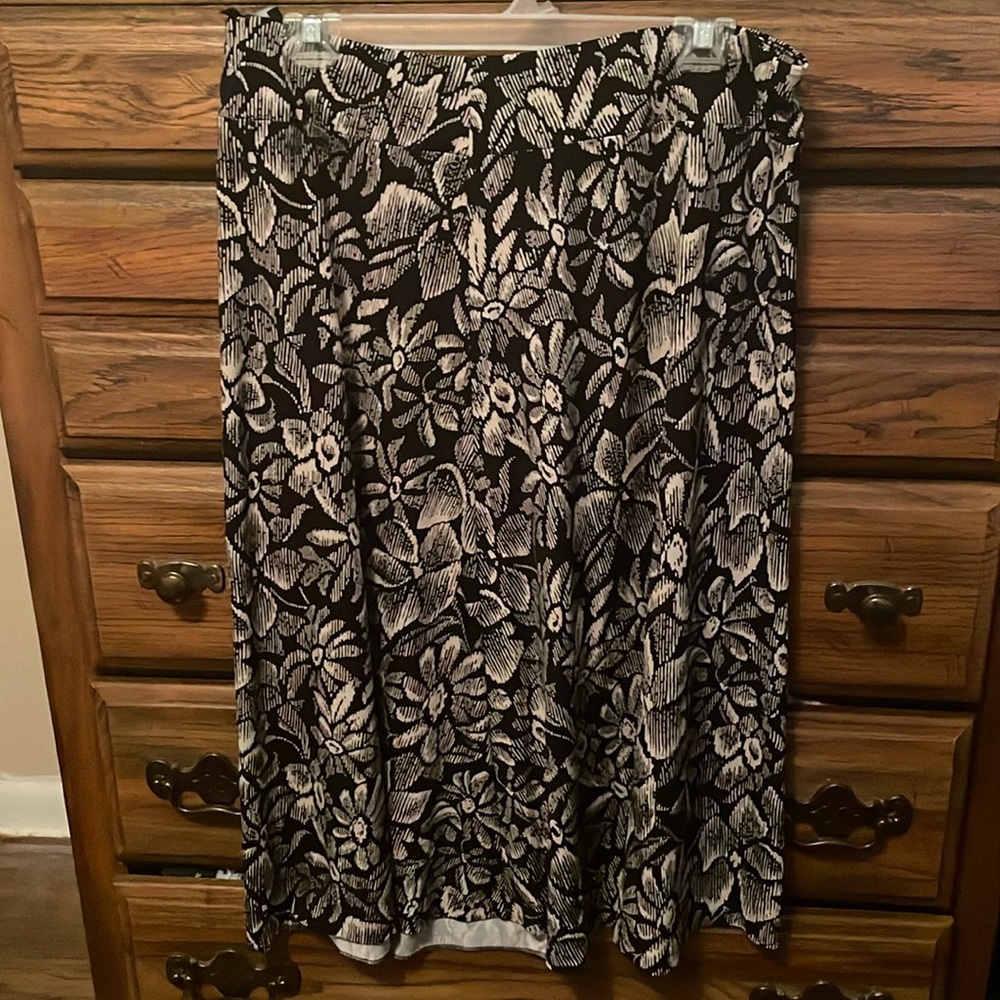 Flowy skirt